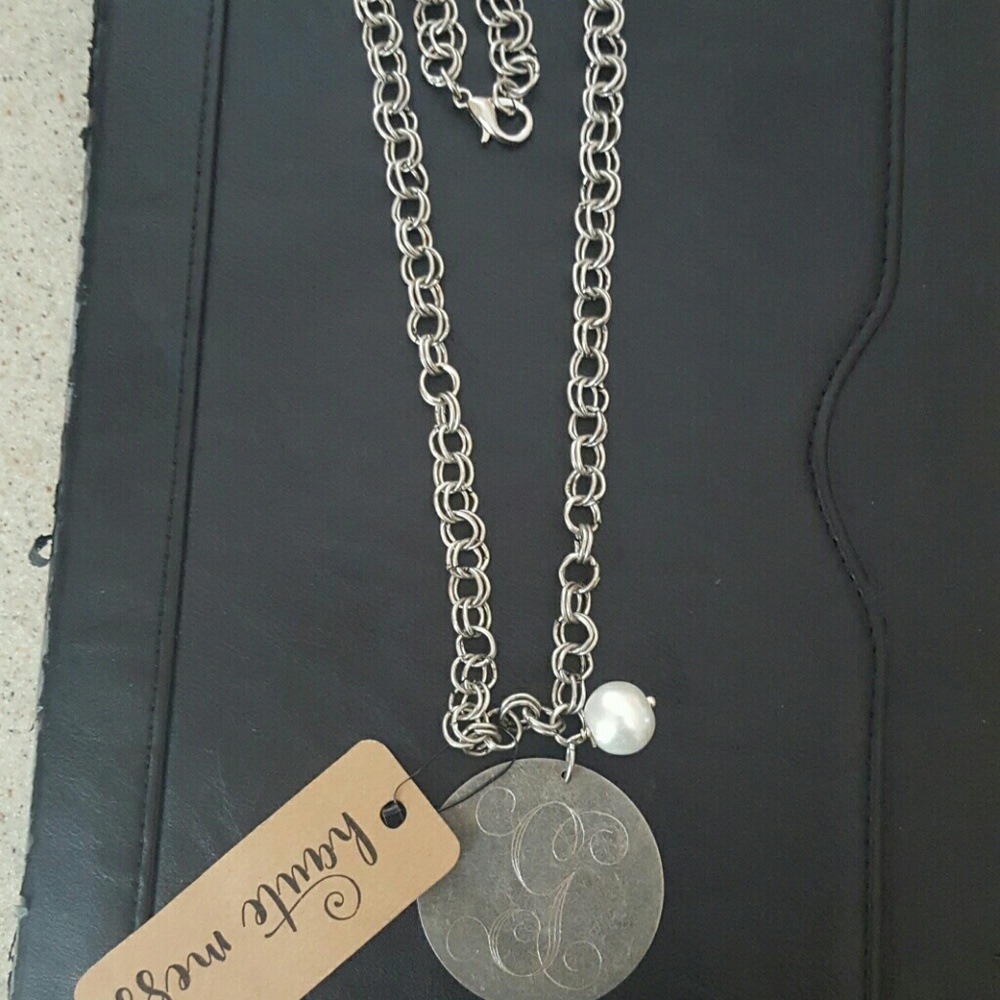 Silver and pearl necklace